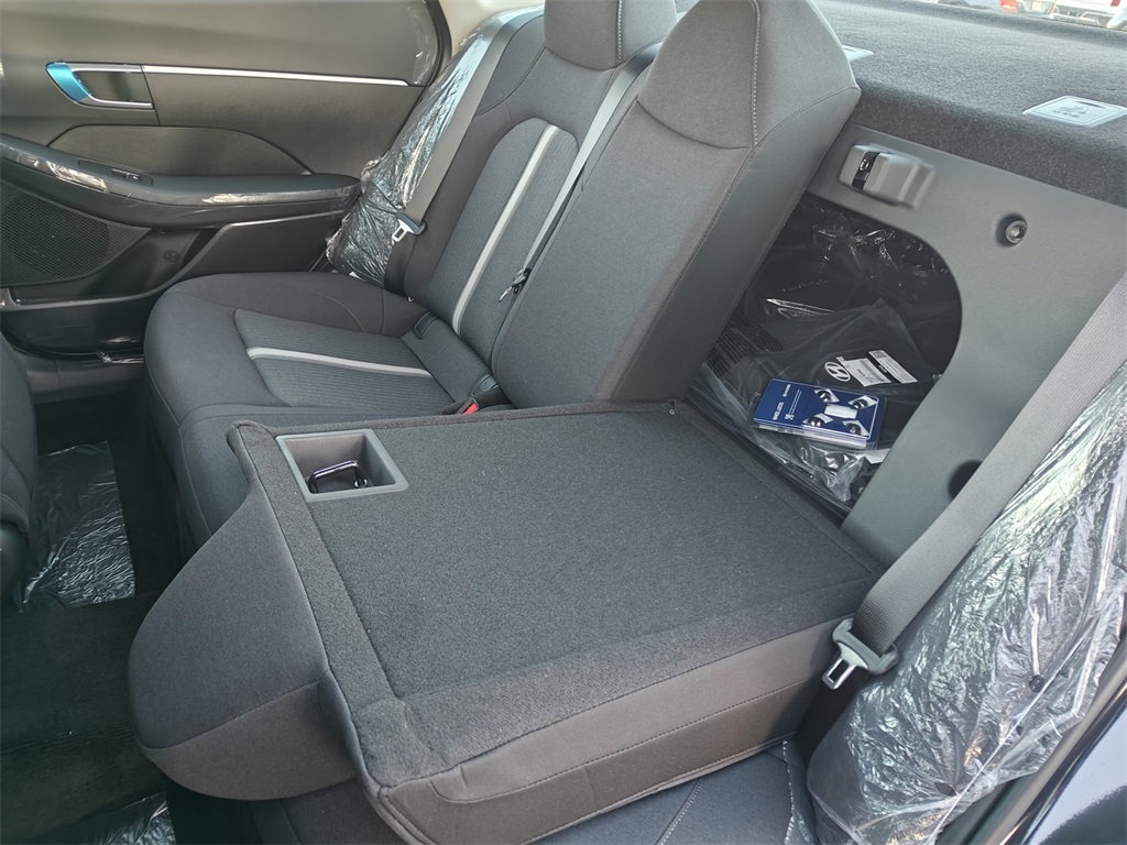 Vehicle image 17 of 27