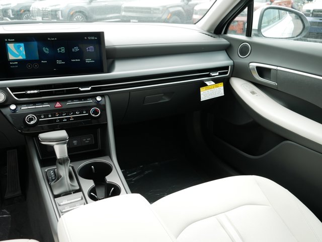 Vehicle image 8 of 10