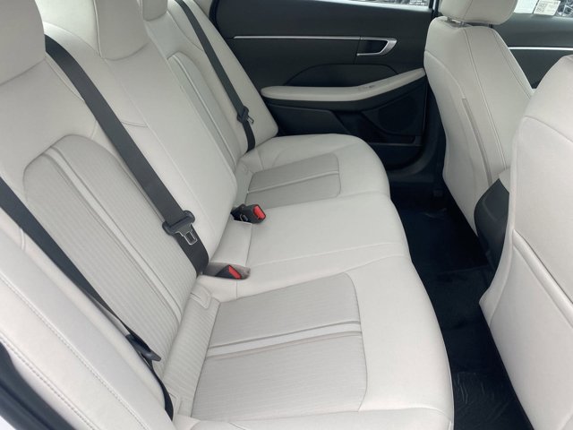Vehicle image 10 of 18