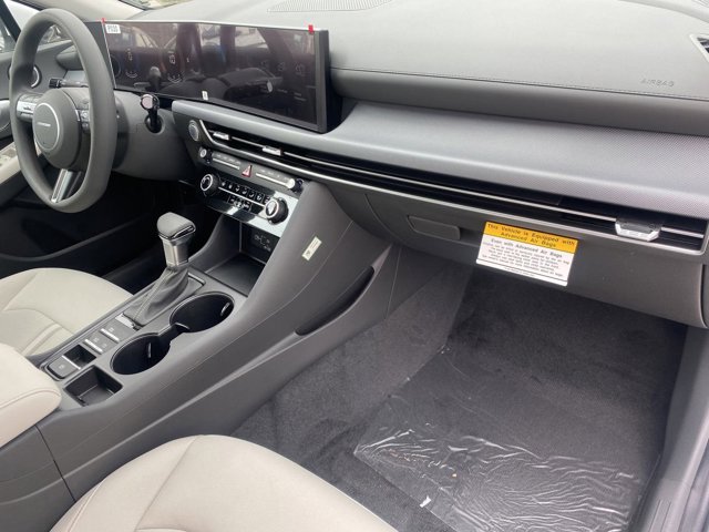 Vehicle image 9 of 18