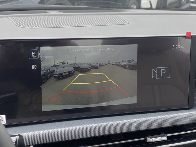 Vehicle image 15 of 18
