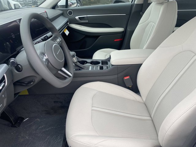 Vehicle image 12 of 18