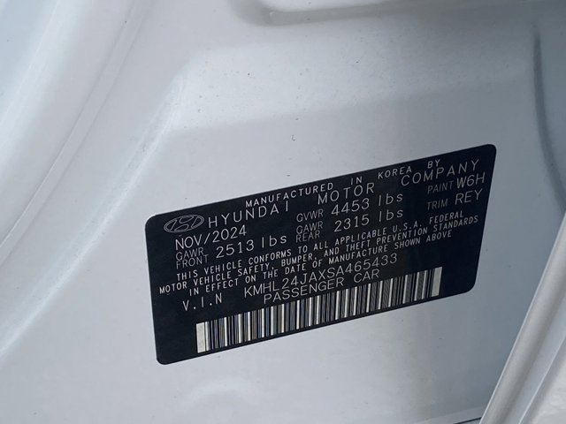Vehicle image 17 of 18