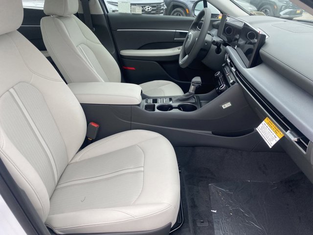 Vehicle image 8 of 18