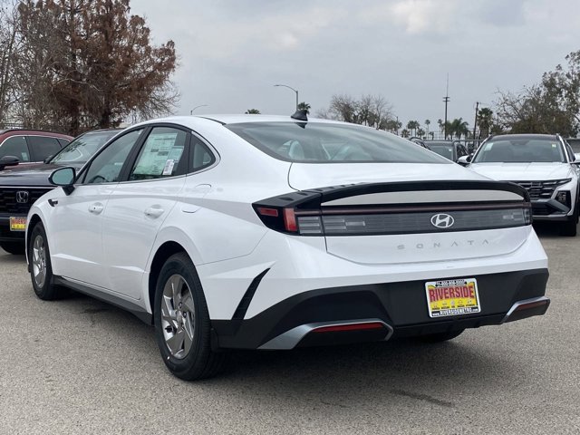 Vehicle image 5 of 18