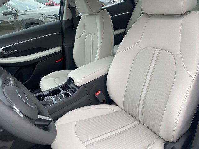 Vehicle image 13 of 18