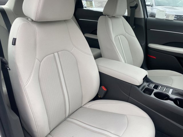 Vehicle image 7 of 18