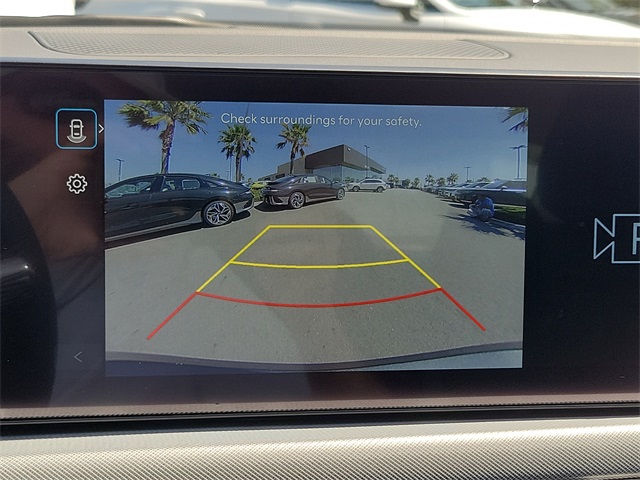 Vehicle image 13 of 23