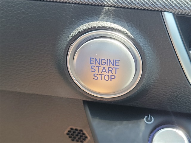 Vehicle image 10 of 23