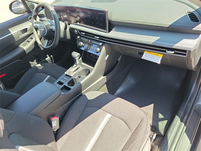 Vehicle image 16 of 23