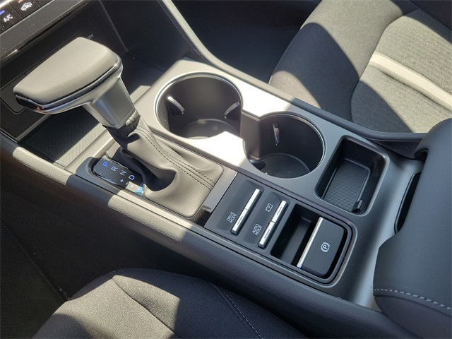 Vehicle image 15 of 23
