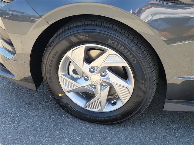 Vehicle image 23 of 23