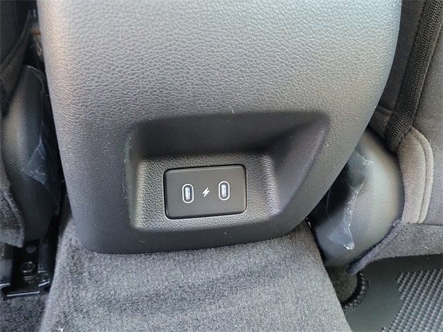 Vehicle image 18 of 23