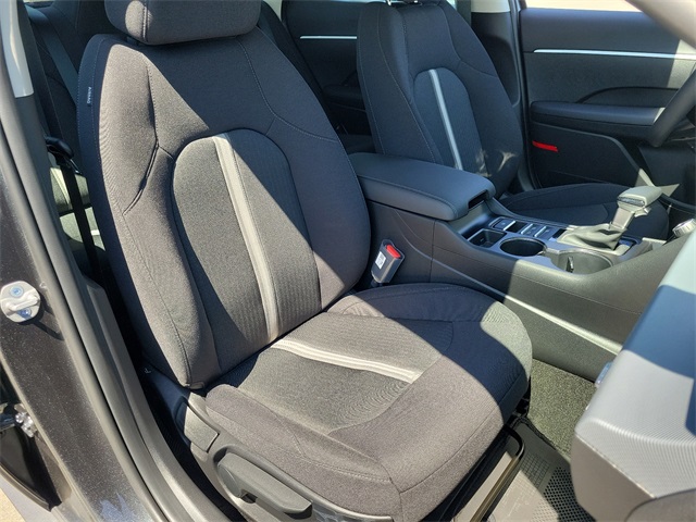 Vehicle image 17 of 23