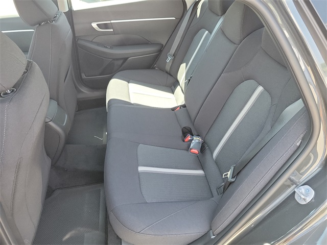 Vehicle image 20 of 23