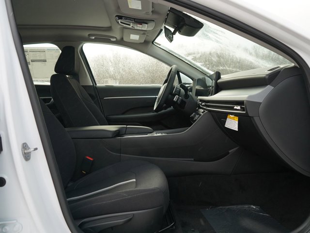 Vehicle image 10 of 24