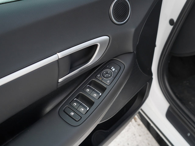 Vehicle image 22 of 24