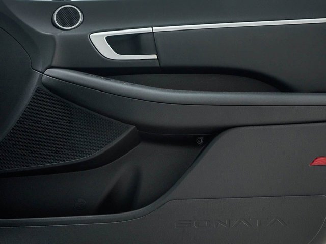Vehicle image 8 of 23