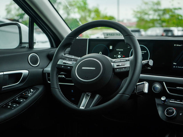 Vehicle image 13 of 23
