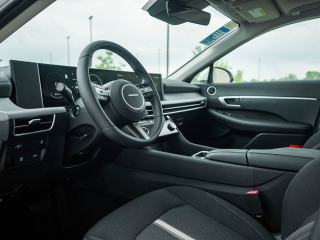 Vehicle image 15 of 23
