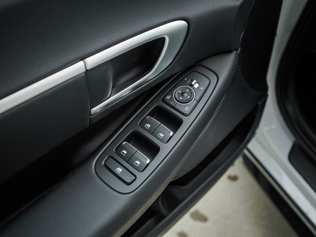 Vehicle image 16 of 23