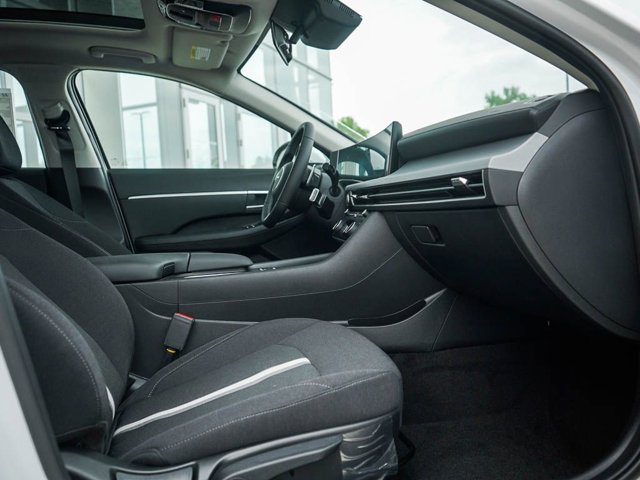 Vehicle image 9 of 23