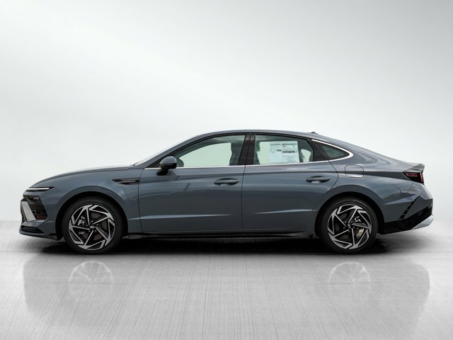 Vehicle image 4 of 23