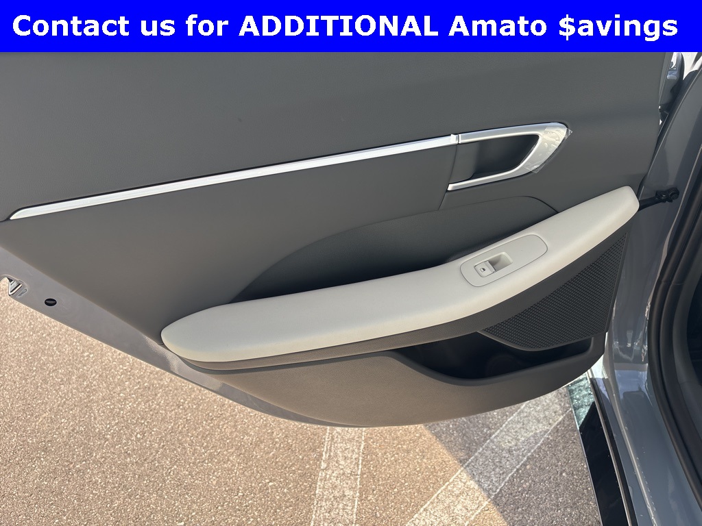 Vehicle image 23 of 29