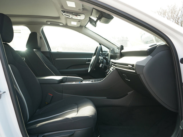 Vehicle image 8 of 24