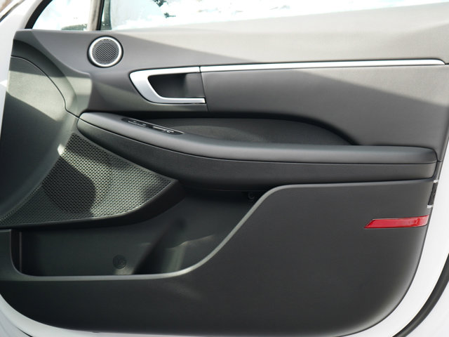 Vehicle image 7 of 24