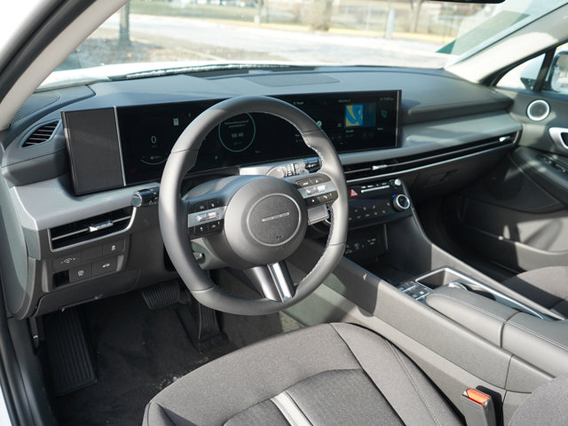 Vehicle image 17 of 24