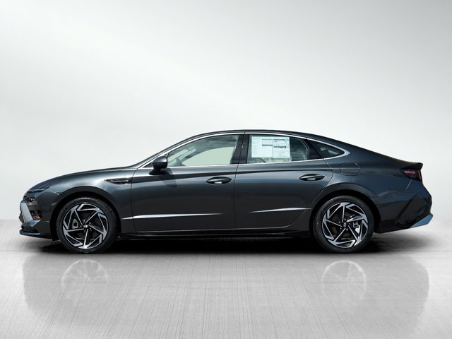 Vehicle image 4 of 24