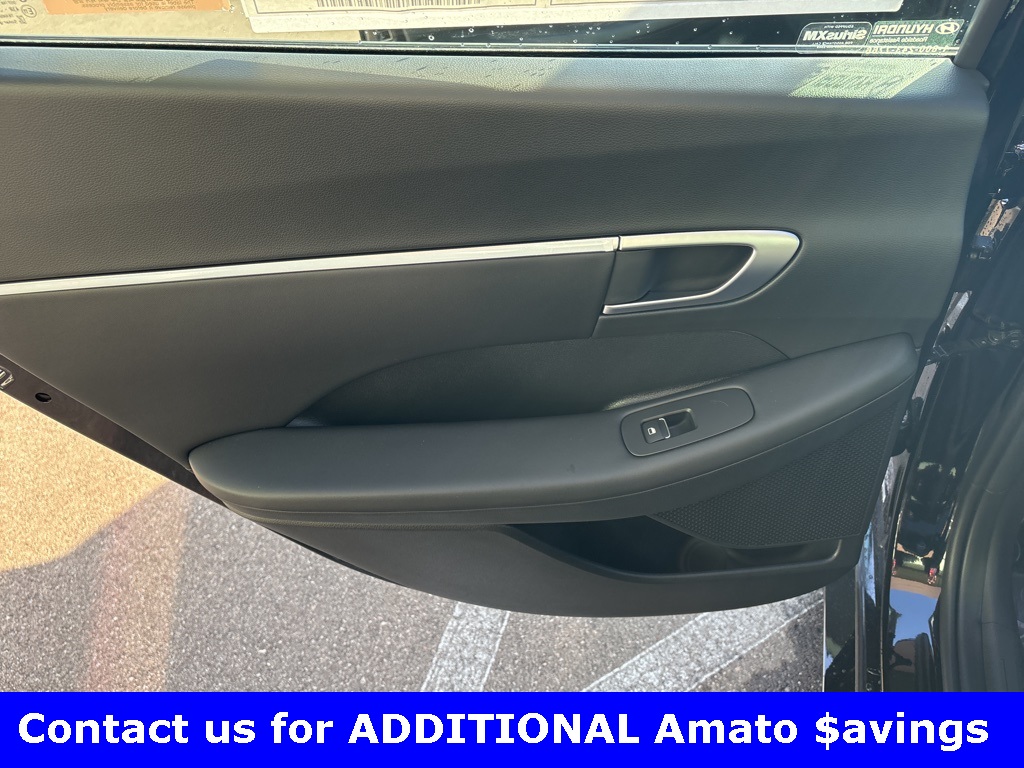 Vehicle image 22 of 28