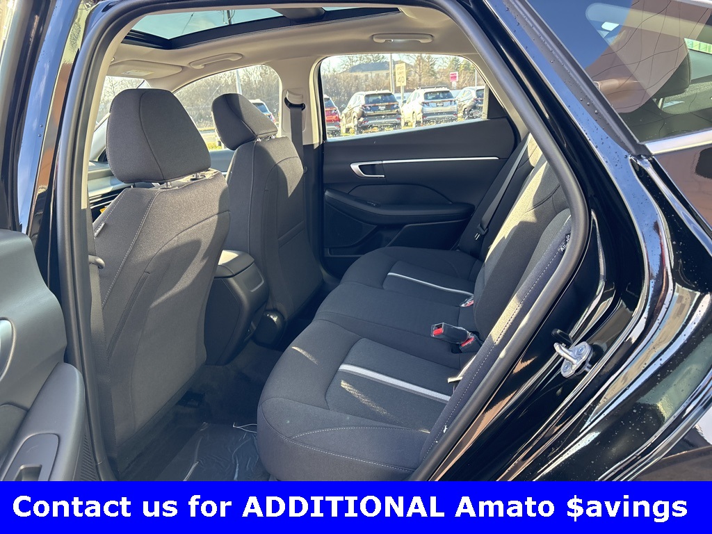 Vehicle image 23 of 28