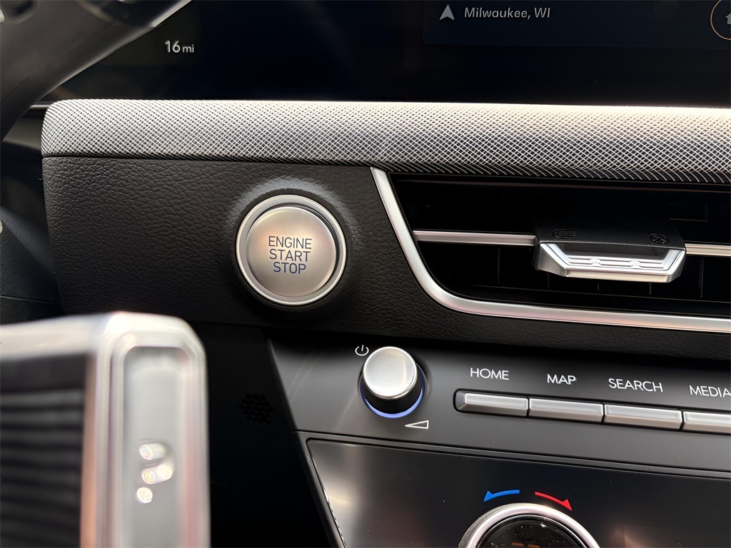 Vehicle image 12 of 28