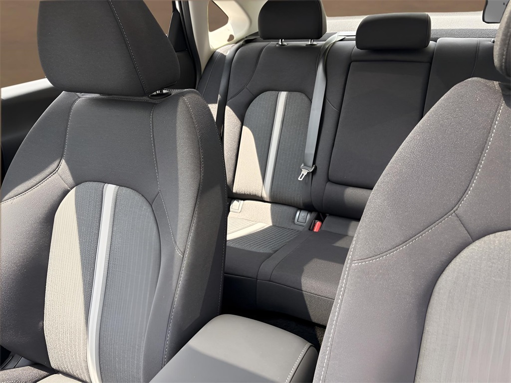 Vehicle image 24 of 28
