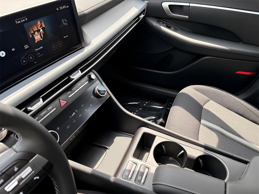 Vehicle image 11 of 28