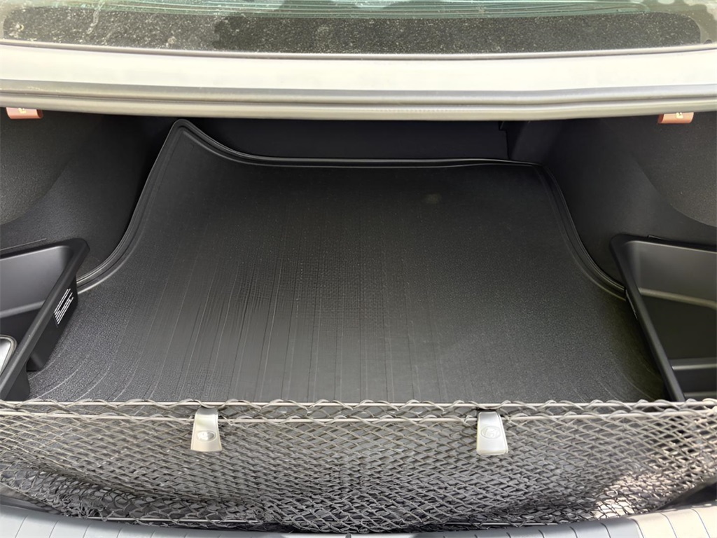 Vehicle image 23 of 28