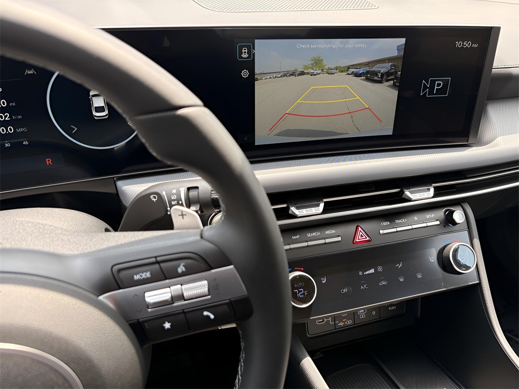 Vehicle image 21 of 28