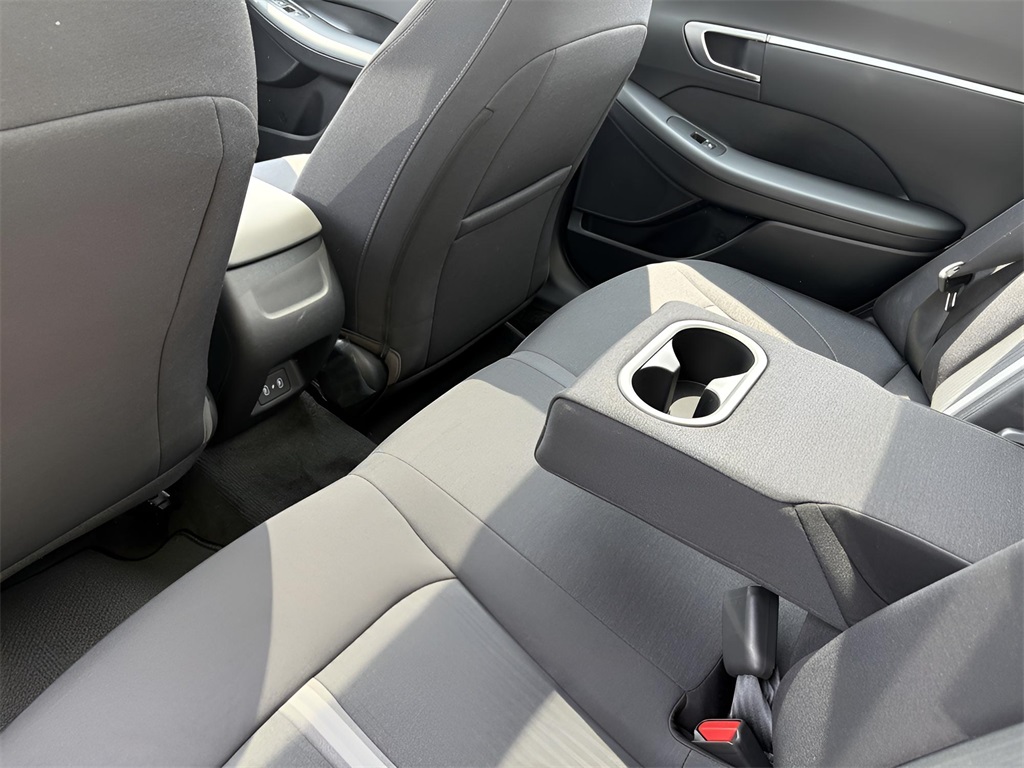 Vehicle image 25 of 28