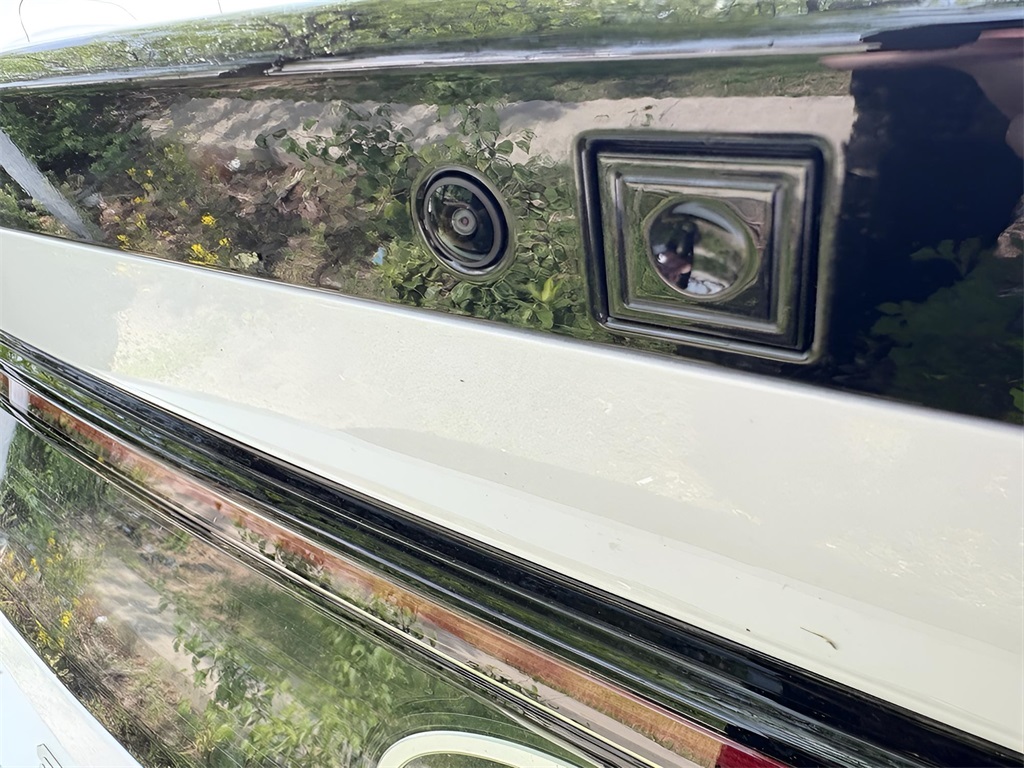 Vehicle image 22 of 28