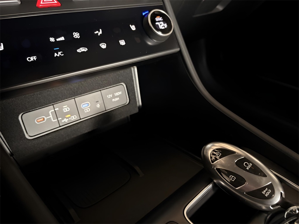 Vehicle image 26 of 28