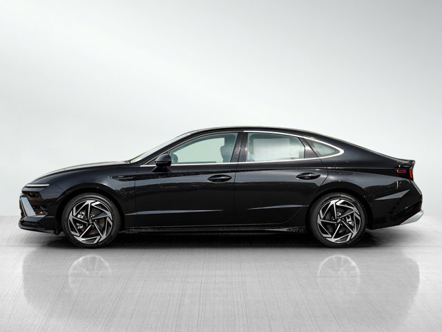 Vehicle image 4 of 23