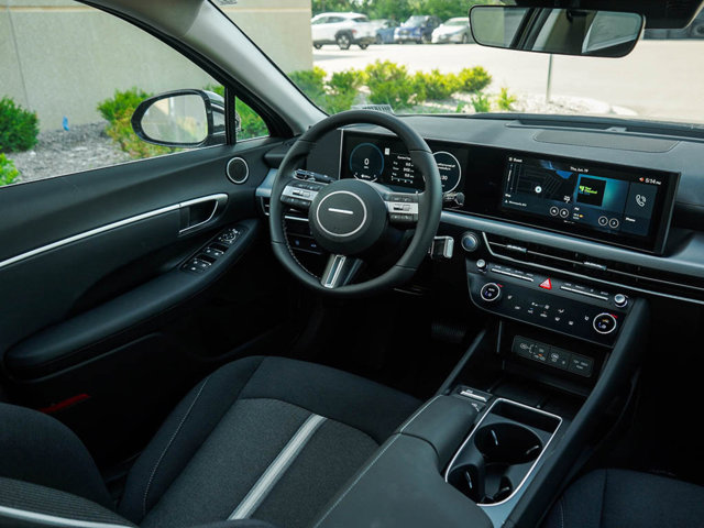 Vehicle image 11 of 23