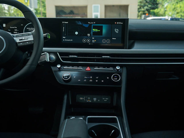 Vehicle image 14 of 23