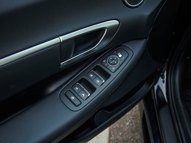 Vehicle image 19 of 23
