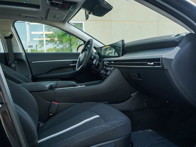 Vehicle image 9 of 23