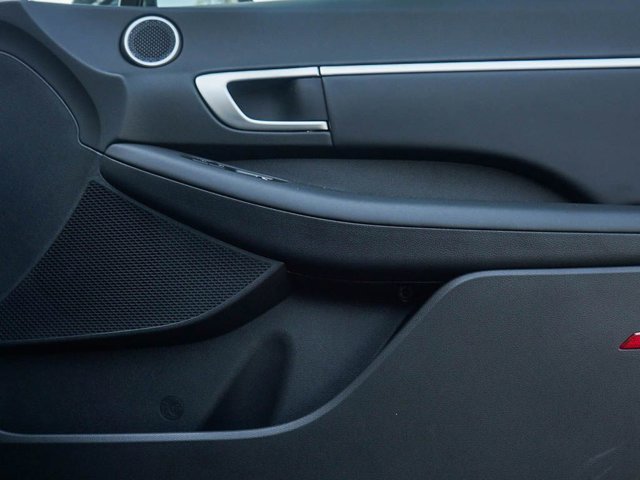 Vehicle image 20 of 23