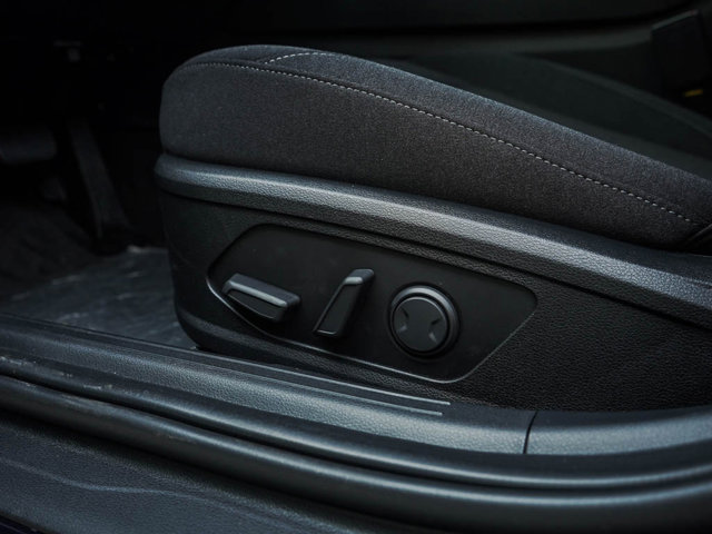 Vehicle image 21 of 23