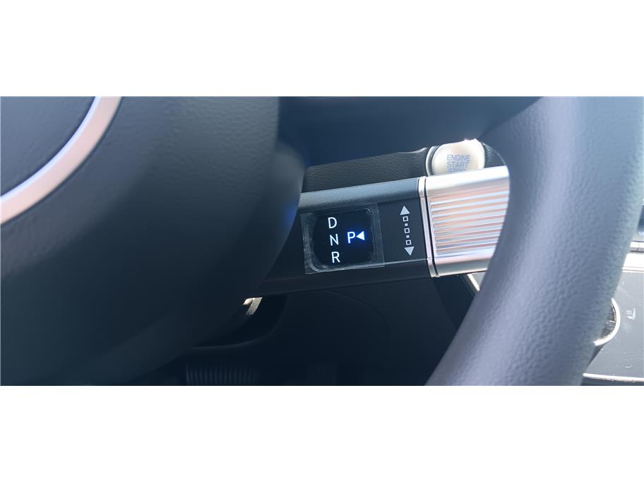 Vehicle image 13 of 17